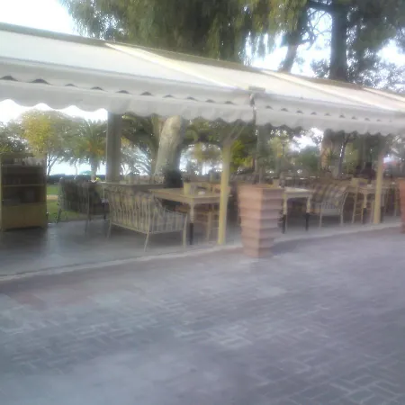 מלון Plaza חניוטי