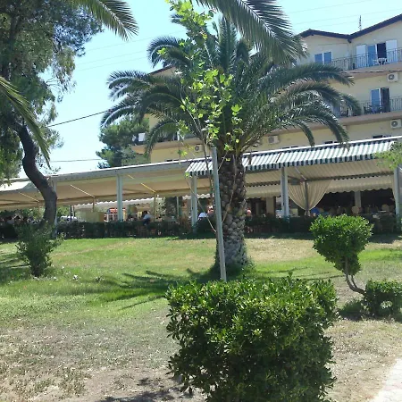 Plaza מלון חניוטי